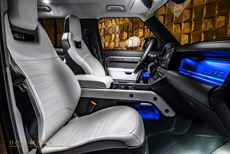 Land Rover Defender OCTA P635 4.4L 2025 for Sale – Petra Copper, Light Cloud + Lunar Interior, 635 HP V8