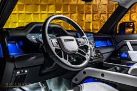 Land Rover Defender OCTA P635 4.4L 2025 for Sale – Petra Copper, Light Cloud + Lunar Interior, 635 HP V8