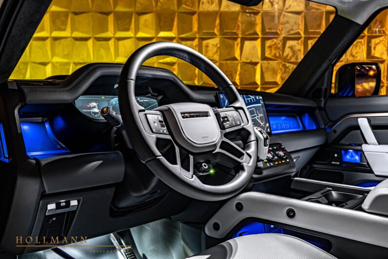 Land Rover Defender OCTA P635 4.4L 2025 for Sale – Petra Copper, Light Cloud + Lunar Interior, 635 HP V8