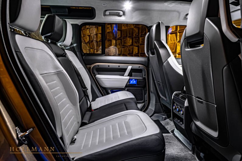 Land Rover Defender OCTA P635 4.4L 2025 for Sale – Petra Copper, Light Cloud + Lunar Interior, 635 HP V8