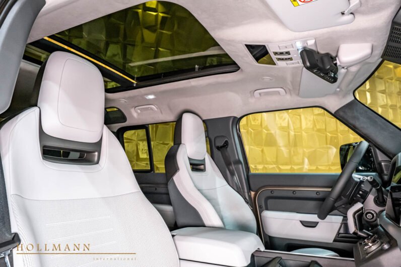 Land Rover Defender OCTA P635 4.4L 2025 for Sale – Petra Copper, Light Cloud + Lunar Interior, 635 HP V8