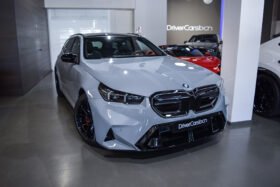 BMW M5 Touring 2025 – Brooklyn Grey, 727 HP Plug-in Hybrid, Bowers & Wilkins, Iconic Glow, M Carbon, Panoramic Roof