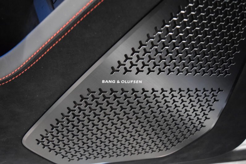 Lamborghini Urus Performante – Bianco Monocerus, Carbon Details, Alcantara Steering, B&O 3D Sound, Full ADAS