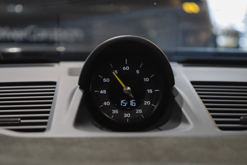 Porsche 911 GT3 RS (992) – Arctic Grey, Weissach Package, Magnesium Wheels, PCCB, Club Sport