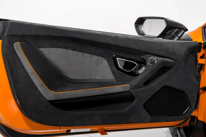 Lamborghini Huracán Sterrato 2023 – Arancio Borealis, AWD, Carbon Ceramics, Off-Road Ready, 610 HP V10