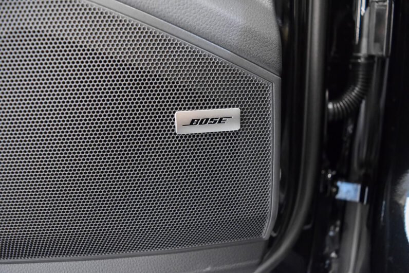 Porsche Cayenne Coupé E-Hybrid 2025 – Chromite Black, 22″ RS Spyder Wheels, Sport Chrono, BOSE, Matrix LED, PASM