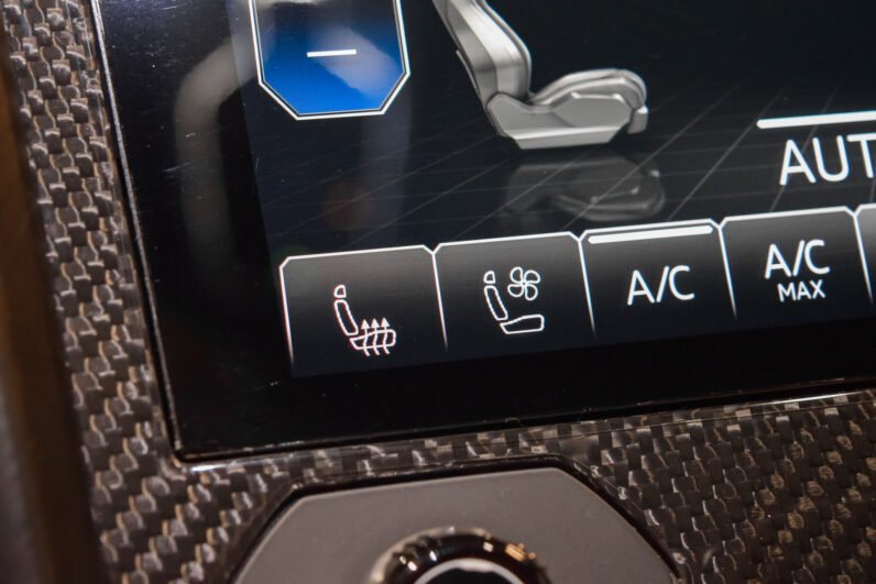 Lamborghini Urus Performante – Bianco Monocerus, Carbon Details, Alcantara Steering, B&O 3D Sound, Full ADAS