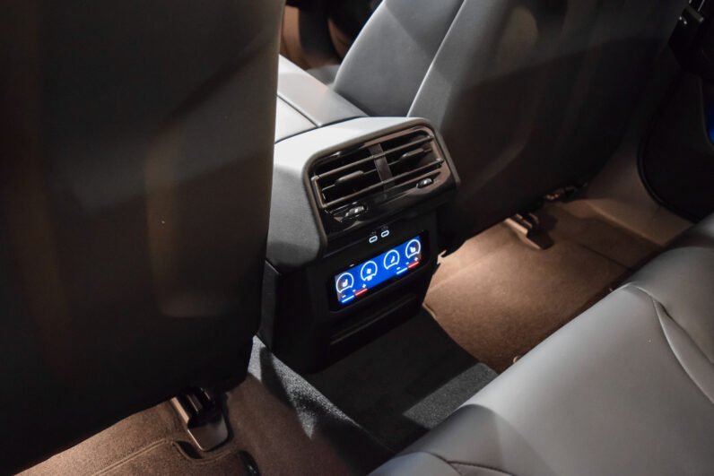 BMW M5 Touring 2025 – Brooklyn Grey, 727 HP Plug-in Hybrid, Bowers & Wilkins, Iconic Glow, M Carbon, Panoramic Roof