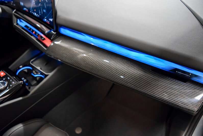 BMW M5 Touring 2025 – Brooklyn Grey, 727 HP Plug-in Hybrid, Bowers & Wilkins, Iconic Glow, M Carbon, Panoramic Roof