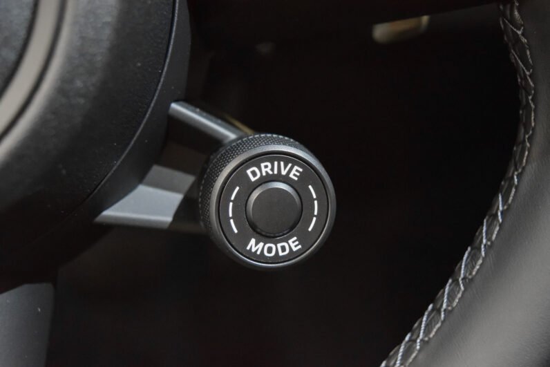 Porsche Cayenne Coupé E-Hybrid 2025 – Chromite Black, 22″ RS Spyder Wheels, Sport Chrono, BOSE, Matrix LED, PASM