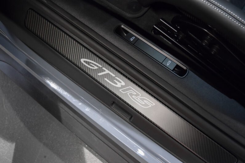 Porsche 911 GT3 RS (992) – Arctic Grey, Weissach Package, Magnesium Wheels, PCCB, Club Sport