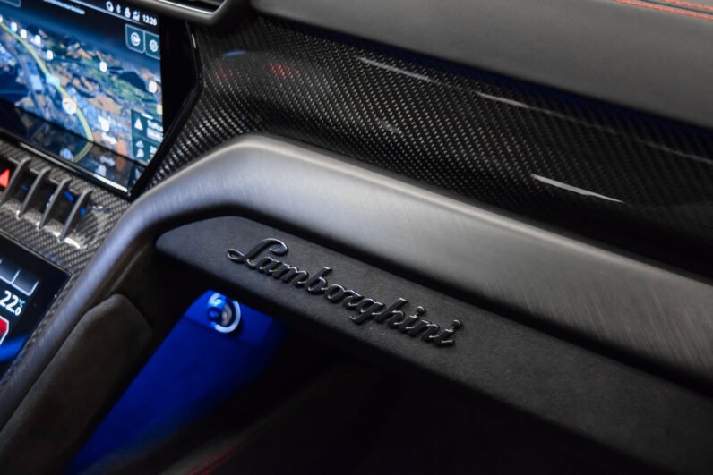 Lamborghini Urus Performante – Bianco Monocerus, Carbon Details, Alcantara Steering, B&O 3D Sound, Full ADAS