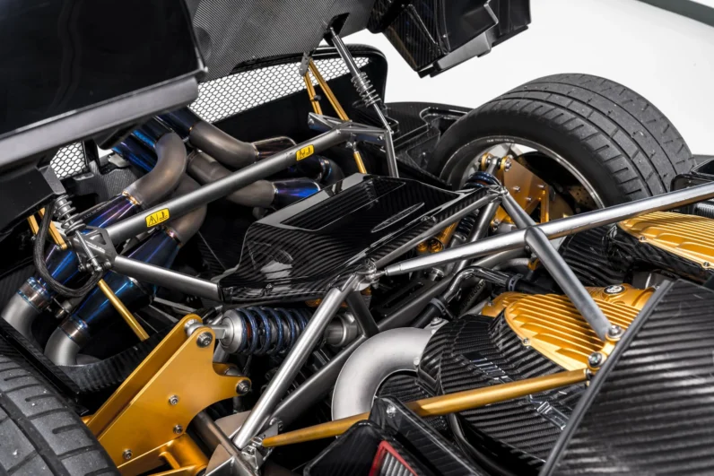 Pagani Huayra Tempesta 2014 – Exposed Carbon, Tempesta Pack, Ohlins Suspension, Sonus Faber, 730 HP V12