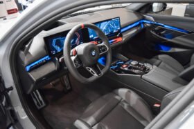 BMW M5 Touring 2025 – Brooklyn Grey, 727 HP Plug-in Hybrid, Bowers & Wilkins, Iconic Glow, M Carbon, Panoramic Roof