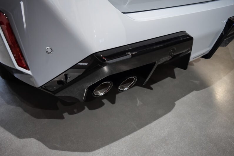 BMW M5 Touring 2025 – Brooklyn Grey, 727 HP Plug-in Hybrid, Bowers & Wilkins, Iconic Glow, M Carbon, Panoramic Roof