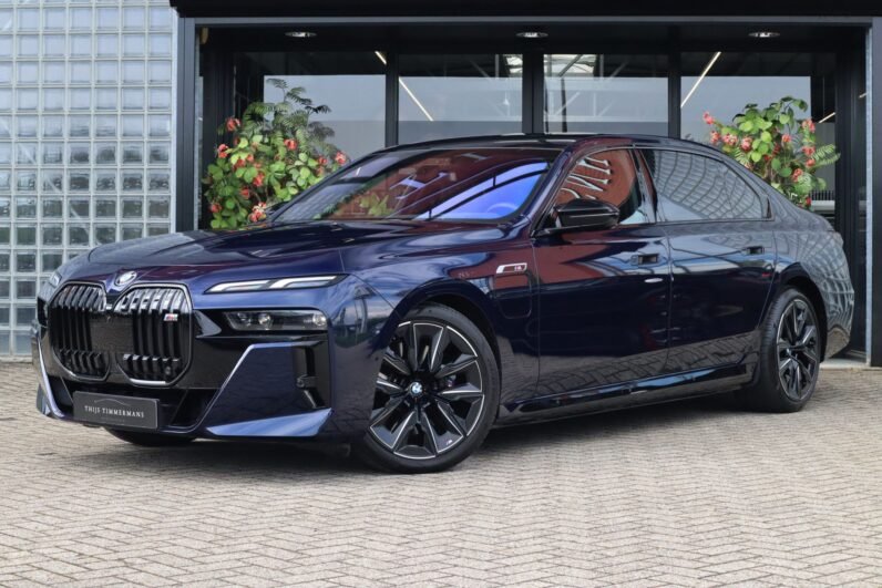 BMW M760e xDrive 2024 – Luxury Plug-In Hybrid Sedan with 572 PS, Bowers & Wilkins Sound & Carbon Interior