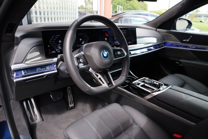 BMW M760e xDrive 2024 – Luxury Plug-In Hybrid Sedan with 572 PS, Bowers & Wilkins Sound & Carbon Interior