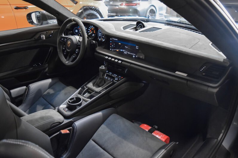 Porsche 911 GT3 RS (992) – Arctic Grey, Weissach Package, Magnesium Wheels, PCCB, Club Sport