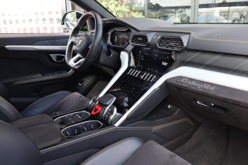 Lamborghini Urus 2021 – 650 PS Super SUV with Matte Green Wrap, Ceramic Brakes & Bang & Olufsen Sound