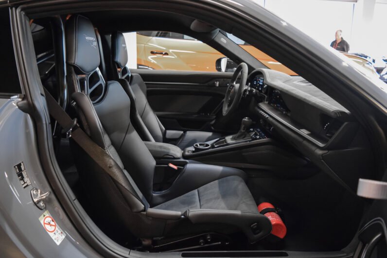 Porsche 911 GT3 RS (992) – Arctic Grey, Weissach Package, Magnesium Wheels, PCCB, Club Sport