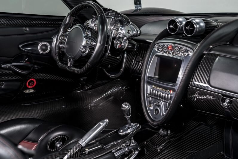 Pagani Huayra Tempesta 2014 – Exposed Carbon, Tempesta Pack, Ohlins Suspension, Sonus Faber, 730 HP V12