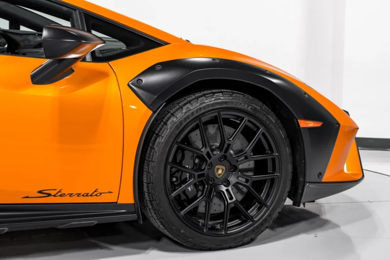Lamborghini Huracán Sterrato 2023 – Arancio Borealis, AWD, Carbon Ceramics, Off-Road Ready, 610 HP V10