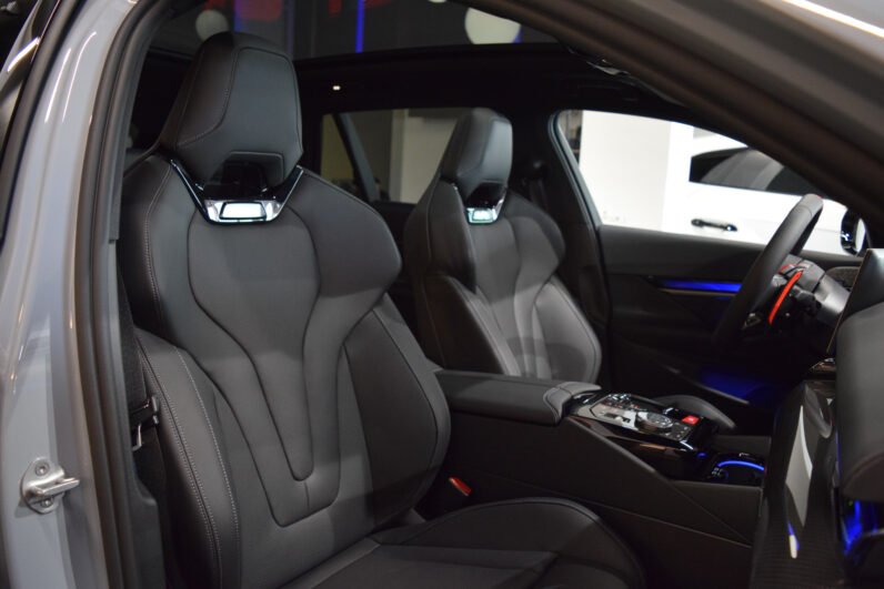 BMW M5 Touring 2025 – Brooklyn Grey, 727 HP Plug-in Hybrid, Bowers & Wilkins, Iconic Glow, M Carbon, Panoramic Roof