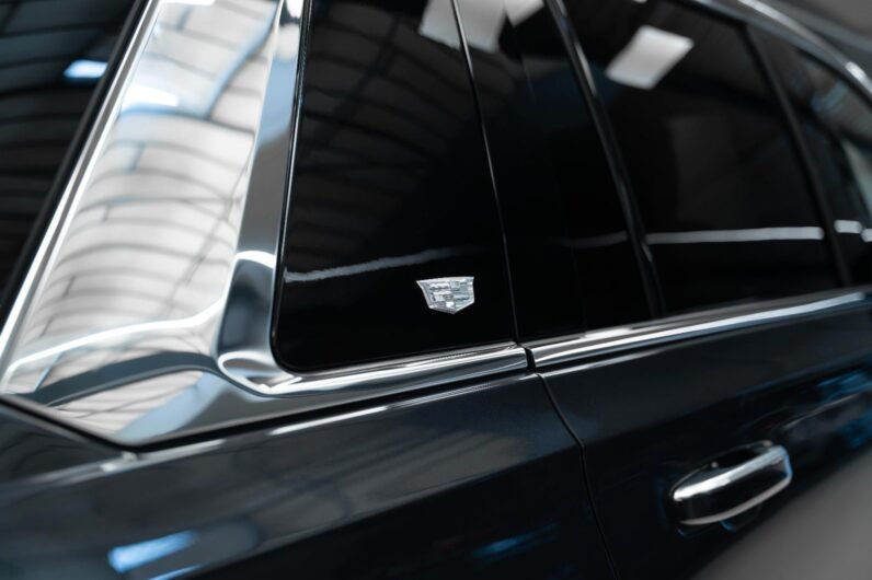 Cadillac Escalade ESV 2025 – Galactic Gray, 24″ Polished Wheels, 55″ Curved Display, Night Vision, AKG 36 Speakers, Massage Seats