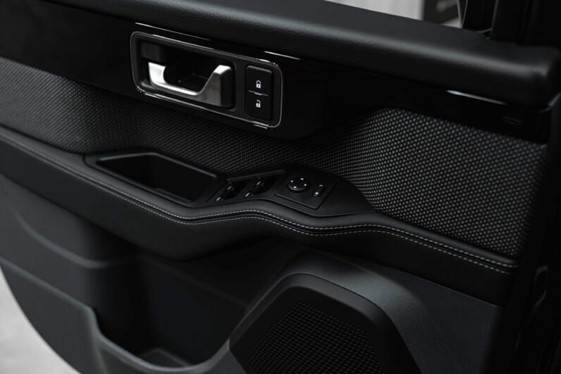 Ineos Grenadier Trialmaster Edition 2024 – 286 HP, Front & Rear Locking Differentials, Snorkel, 18” Alloys, Rough + Smooth Pack