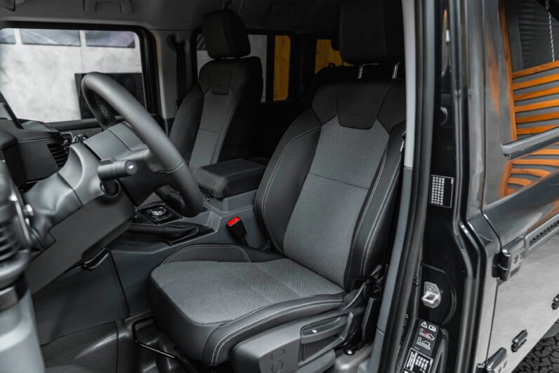 Ineos Grenadier Trialmaster Edition 2024 – 286 HP, Front & Rear Locking Differentials, Snorkel, 18” Alloys, Rough + Smooth Pack