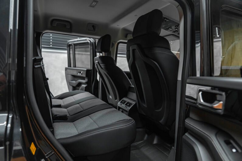 Ineos Grenadier Trialmaster Edition 2024 – 286 HP, Front & Rear Locking Differentials, Snorkel, 18” Alloys, Rough + Smooth Pack