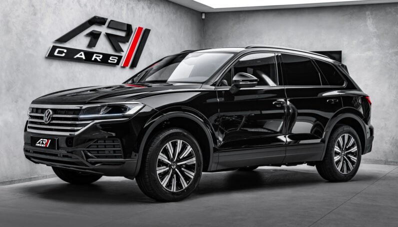 Volkswagen Touareg 2024 – V6 TDI SUV with LED & Trailer Hook