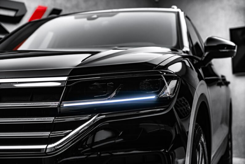 Volkswagen Touareg 2024 – V6 TDI SUV with LED & Trailer Hook