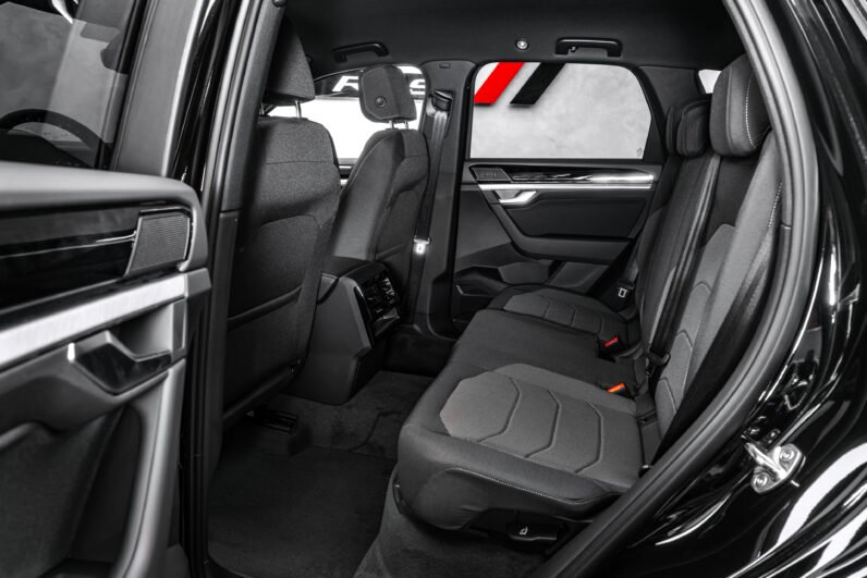 Volkswagen Touareg 2024 – V6 TDI SUV with LED & Trailer Hook