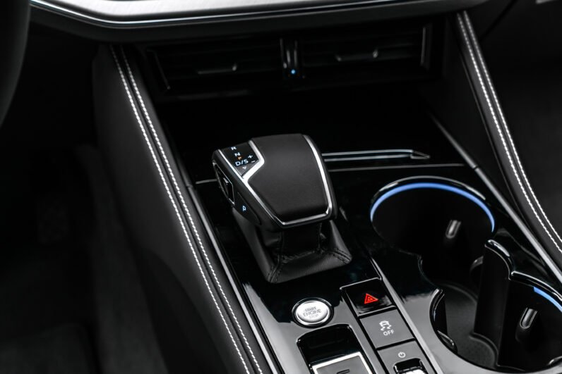 Volkswagen Touareg 2024 – V6 TDI SUV with LED & Trailer Hook