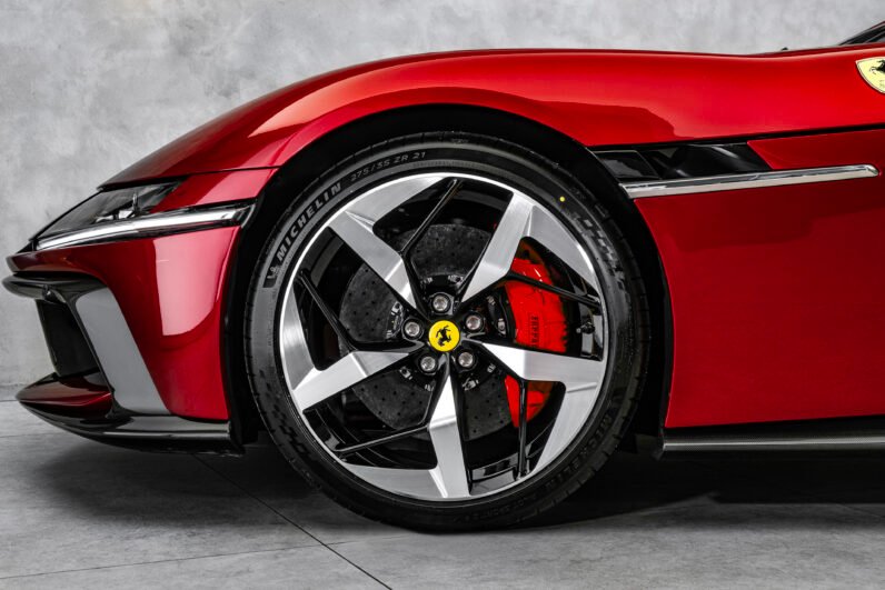 Ferrari 12Cilindri 2025 – 829 HP V12 with Carbon Package & Panoramic Roof