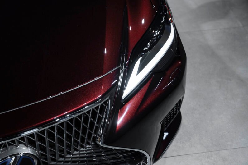 Lexus LS 500h Prestige 2023 – Agate Sonic Metallic, 359 HP Hybrid, Mark Levinson, Panoramic Roof, Massage Seats & 24” HUD
