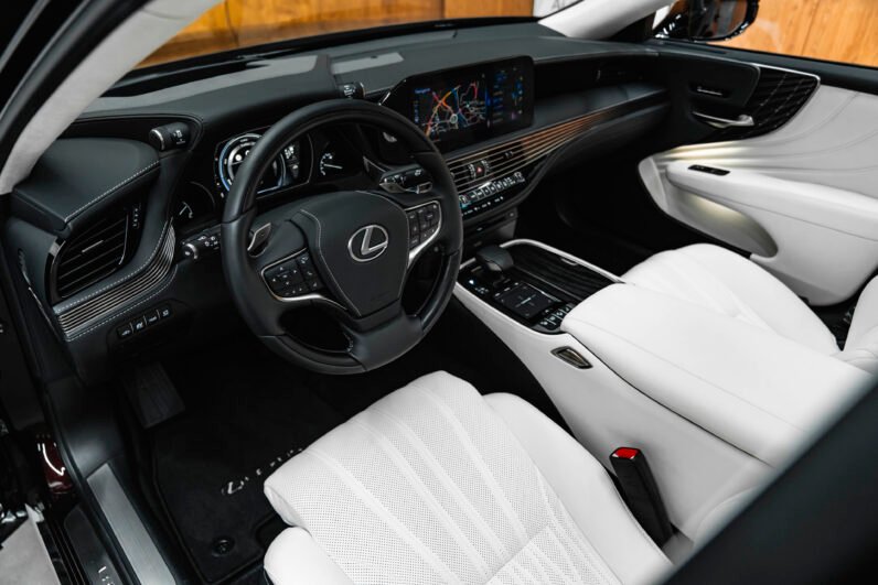 Lexus LS 500h Prestige 2023 – Agate Sonic Metallic, 359 HP Hybrid, Mark Levinson, Panoramic Roof, Massage Seats & 24” HUD