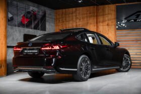 Lexus LS 500h Prestige 2023 – Agate Sonic Metallic, 359 HP Hybrid, Mark Levinson, Panoramic Roof, Massage Seats & 24” HUD