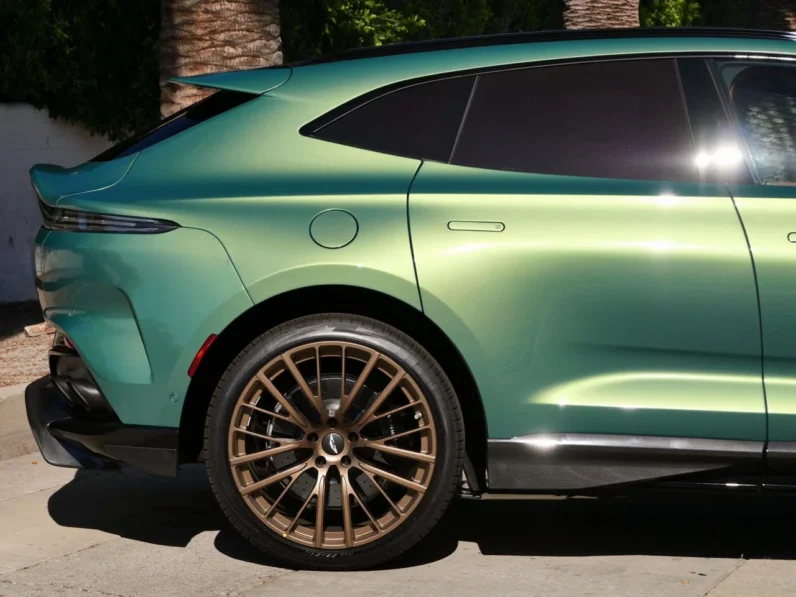 Aston Martin DBX 707 2025