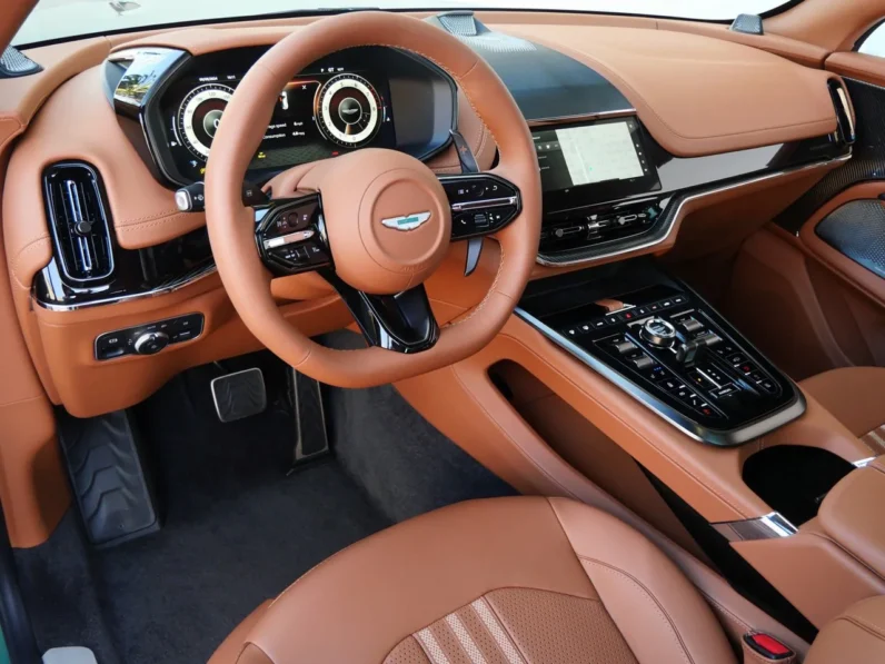 Aston Martin DBX 707 2025