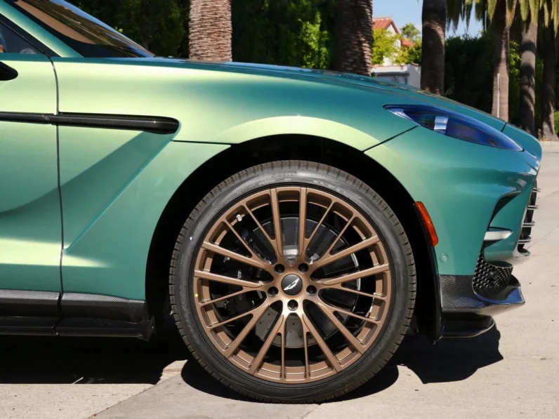 Aston Martin DBX 707 2025