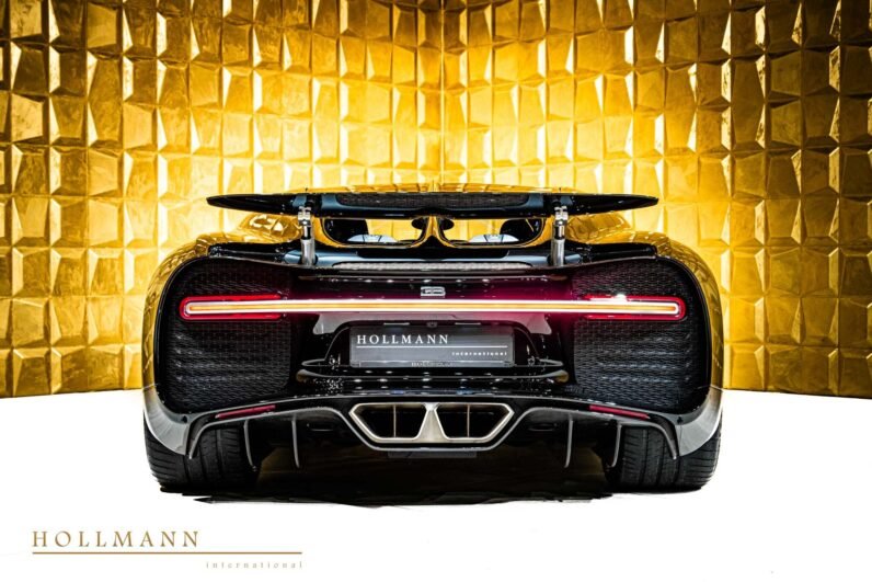 Bugatti Chiron 2018 for Sale – Full Black Carbon, 1,500 HP W16, French Racing Blue Leather Interior & Only 2,475 km