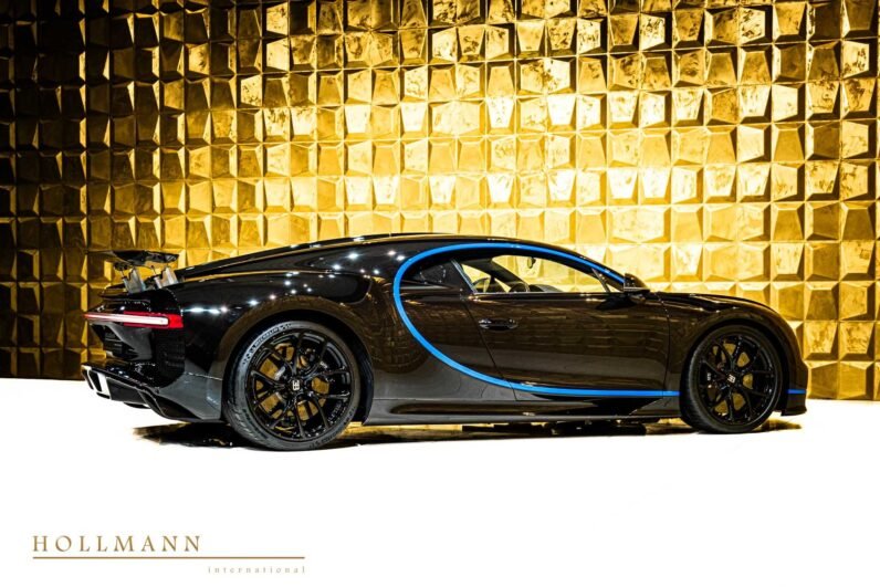 Bugatti Chiron 2018 for Sale – Full Black Carbon, 1,500 HP W16, French Racing Blue Leather Interior & Only 2,475 km