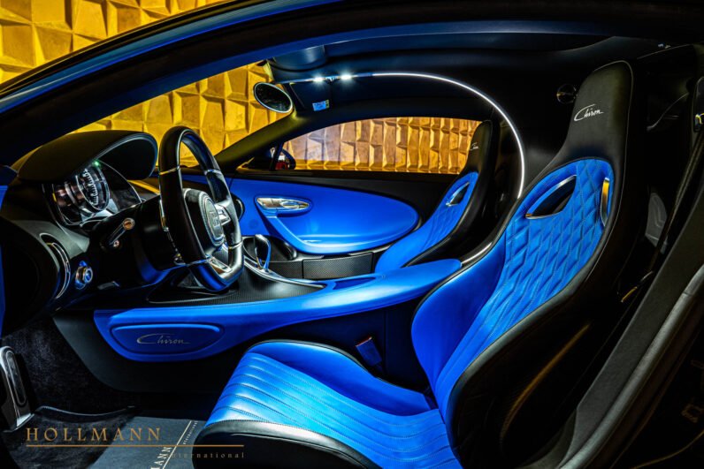 Bugatti Chiron 2018 for Sale – Full Black Carbon, 1,500 HP W16, French Racing Blue Leather Interior & Only 2,475 km