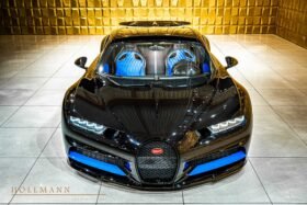 Bugatti Chiron 2018 for Sale – Full Black Carbon, 1,500 HP W16, French Racing Blue Leather Interior & Only 2,475 km