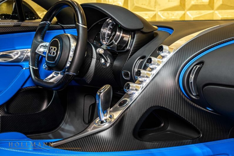 Bugatti Chiron 2018 for Sale – Full Black Carbon, 1,500 HP W16, French Racing Blue Leather Interior & Only 2,475 km