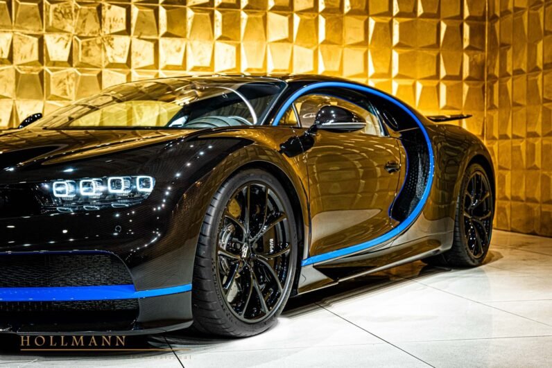 Bugatti Chiron 2018 for Sale – Full Black Carbon, 1,500 HP W16, French Racing Blue Leather Interior & Only 2,475 km
