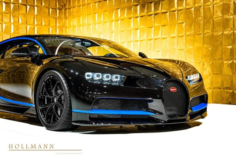 Bugatti Chiron 2018 for Sale – Full Black Carbon, 1,500 HP W16, French Racing Blue Leather Interior & Only 2,475 km