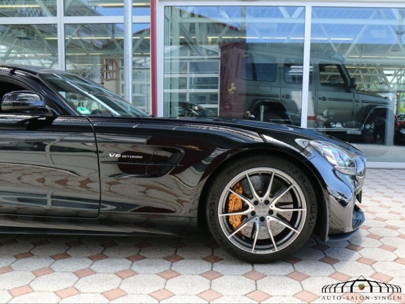 Mercedes-AMG GT R Coupé 2018 – Carbon Roof, Ceramic Brakes, 12,500 km